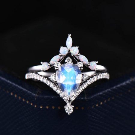  Everything-You-Need-To-Know-Moonstones-Engagement-Rings