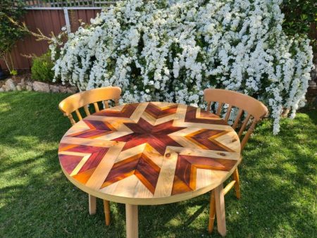 Round-barn-quilt-table.