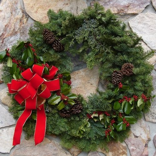 Wreaths-are-easy-to-work-with-even-if-youre-strapped-for-time..