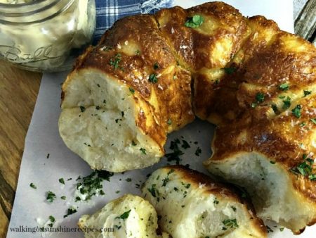 Garlic-Parmesan-Pull-Apart-Monkey-Bread-Biscuits-Recipe