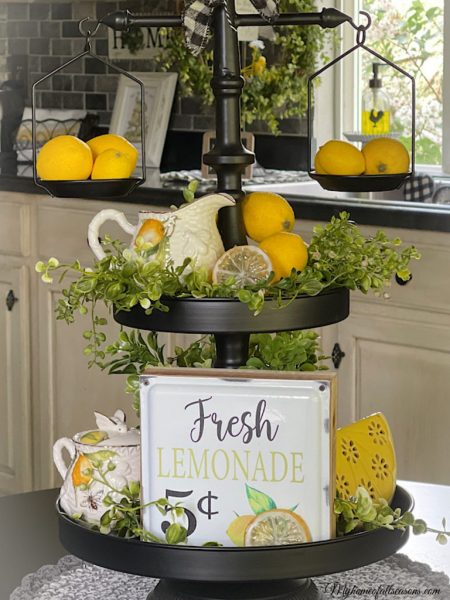 Lemon-tray-with-Fresh-Lemons