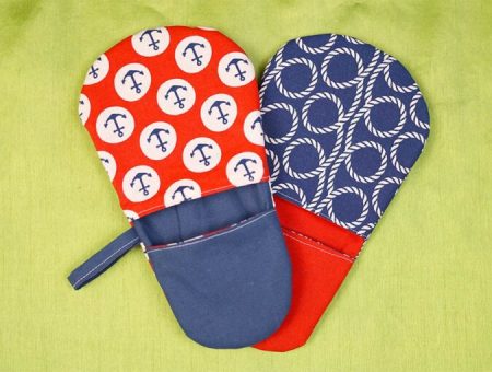 How-to-make-diy-mini-oven-mitts-with-leftover-scraps-of-material.j