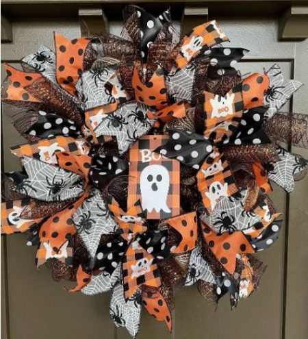  Easy-DIY-How-to-Make-a-Halloween-Deco-Mesh-Wreath.j