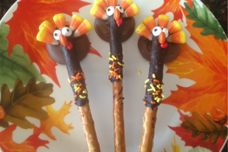 Thanksgiving-turkey-pretzel-rods.