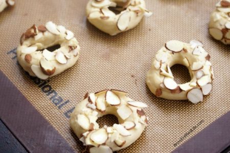 almond-doughnut-cookies