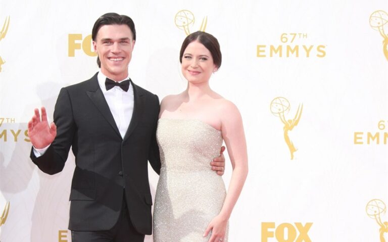 finn wittrock wife